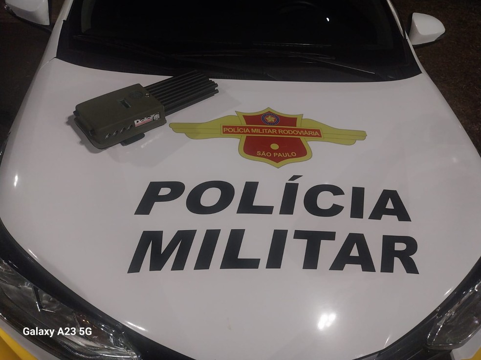 Bloqueador de sinal encontrado no caminhão que foi apreendido em Araras — Foto: Polícia Rodoviária/Divulgação