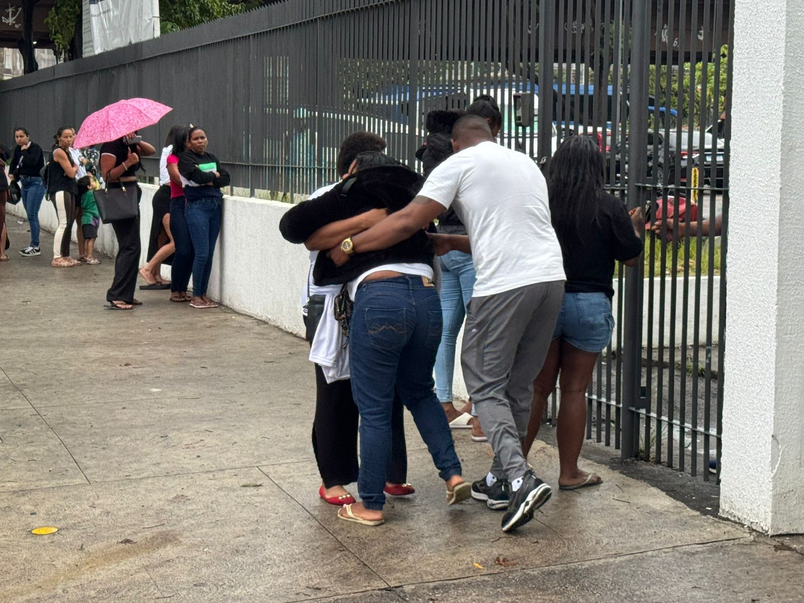 Procedentes de vários estados, famílias de mortos em operação pedem dignidade na liberação de corpos: 'Não somos hipócritas'