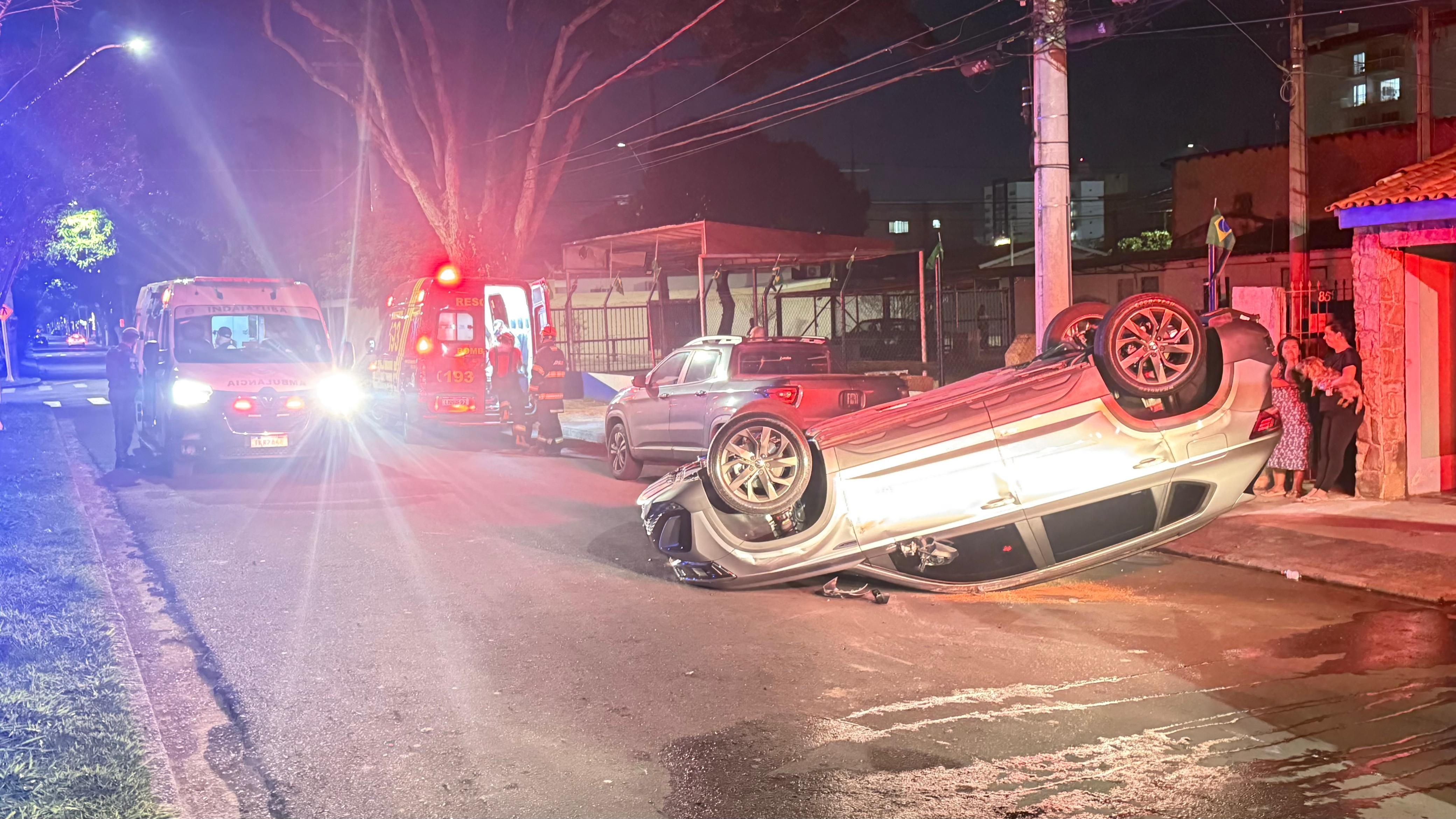 Carro capota e deixa cinco pessoas feridas em Indaiatuba; três são crianças