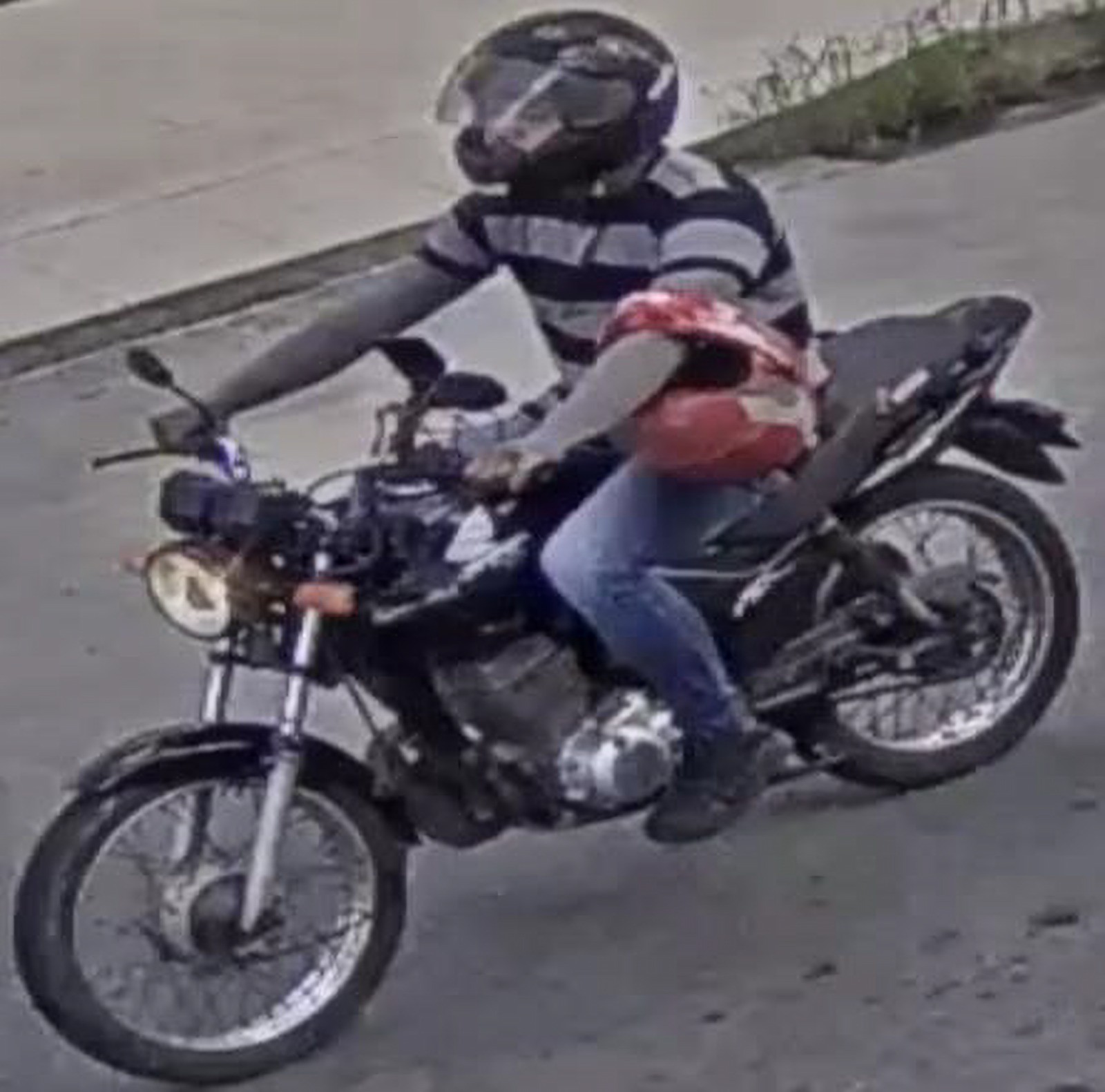 Polícia divulga imagem de suspeito de matar homem a tiros no Jacintinho, em Maceió