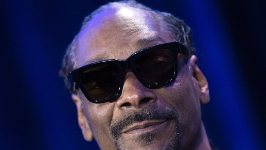 É #FAKE que Snoop Dogg e Johnny Depp vestiram camisa do Botafogo em jogo da Copa do Mundo de clubes; trata-se de uma pegadinha com sósias - Os sósias foram confundidos com os artistas no jogo do Botafogo contra o PSG em 19 de junho, nos EUA, pela Copa de Mundo de clubes.