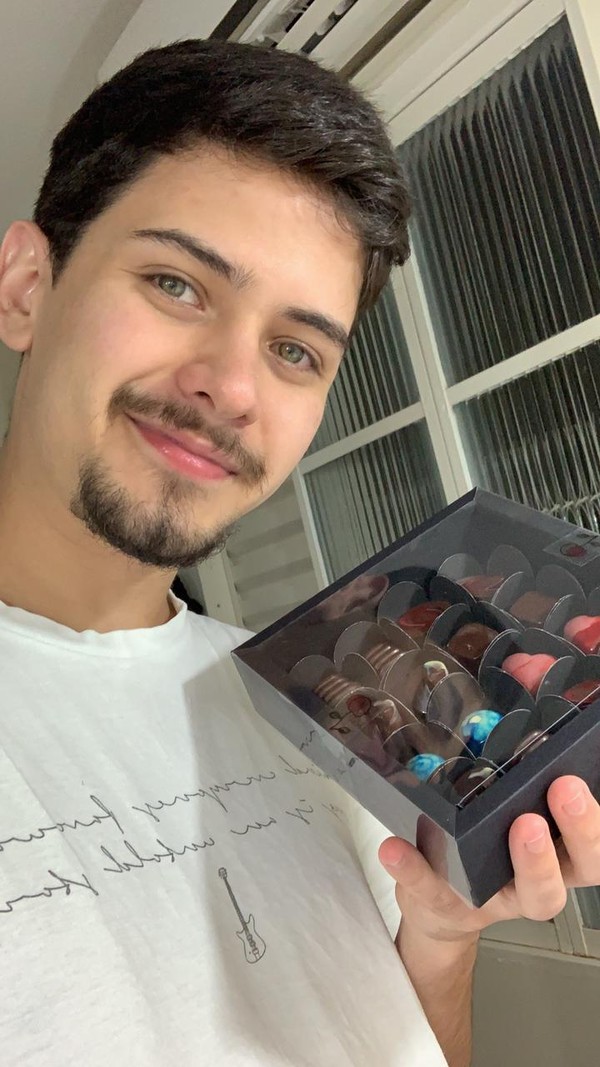 Após perder a mãe, jovem de 15 anos aprende confeitaria sozinho na internet  e faz bolos que impressionam, Mato Grosso do Sul