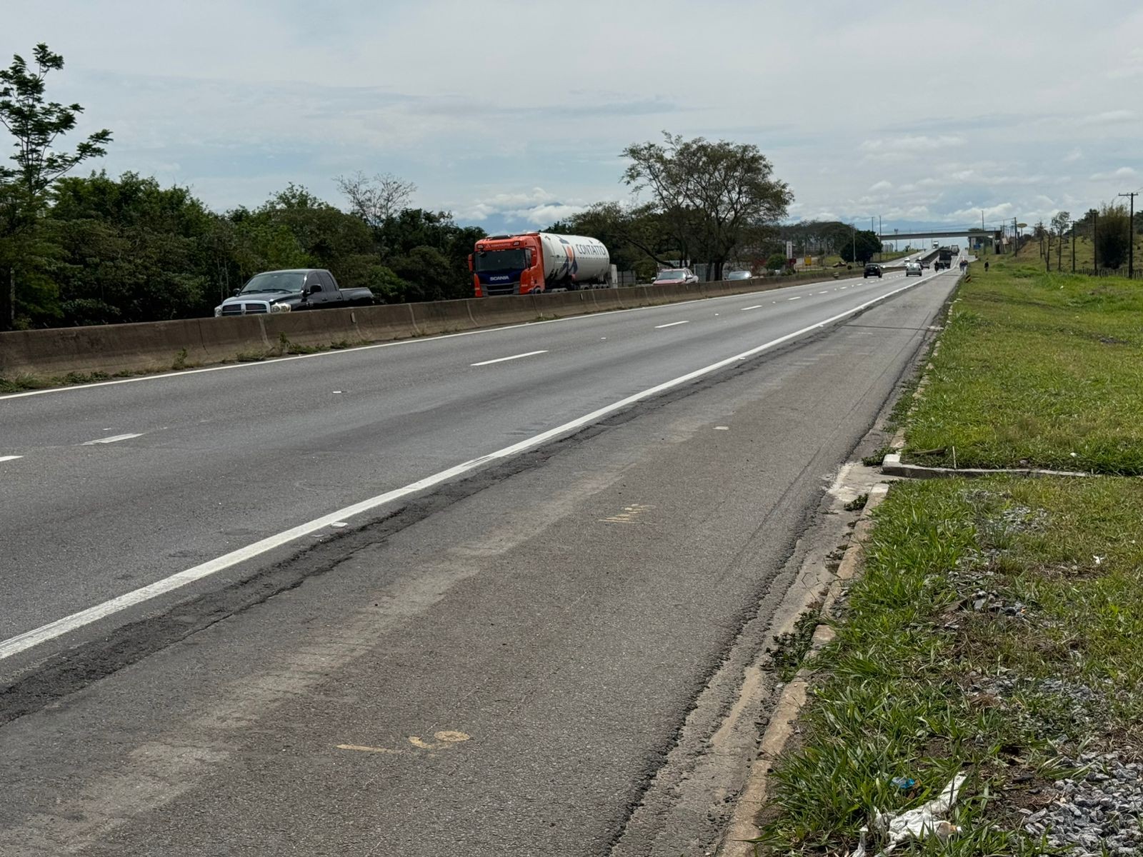PM que fazia romaria é morto com tiro em assalto na Dutra, em Lorena