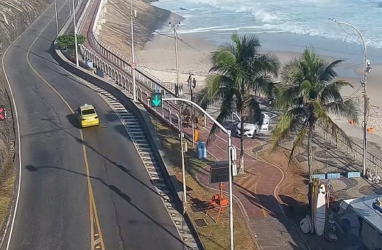 Ciclovia Tim Maia é interditada devido à ressaca que atinge a orla do Rio