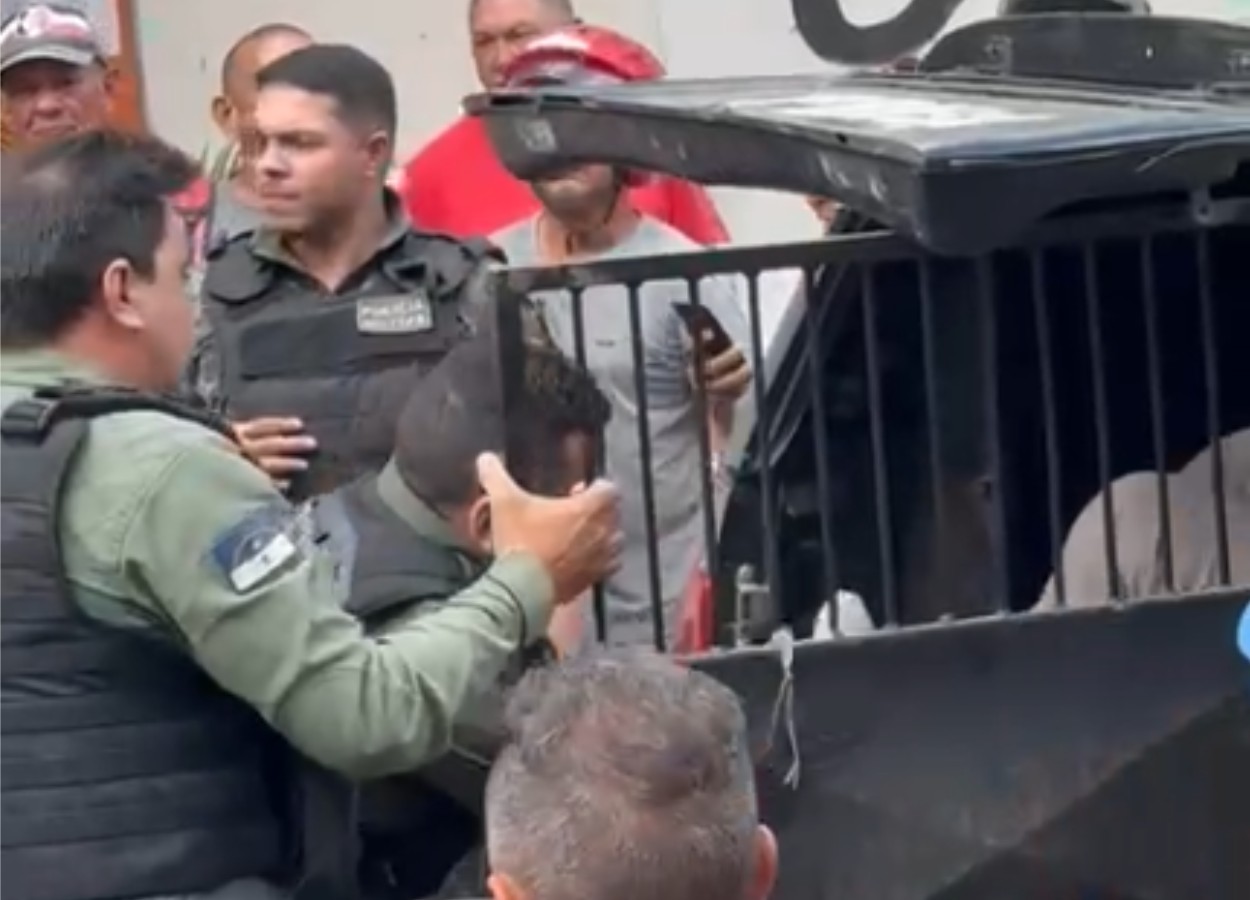 Comerciante é preso após agredir funcionária em loja de celulares em Caruaru