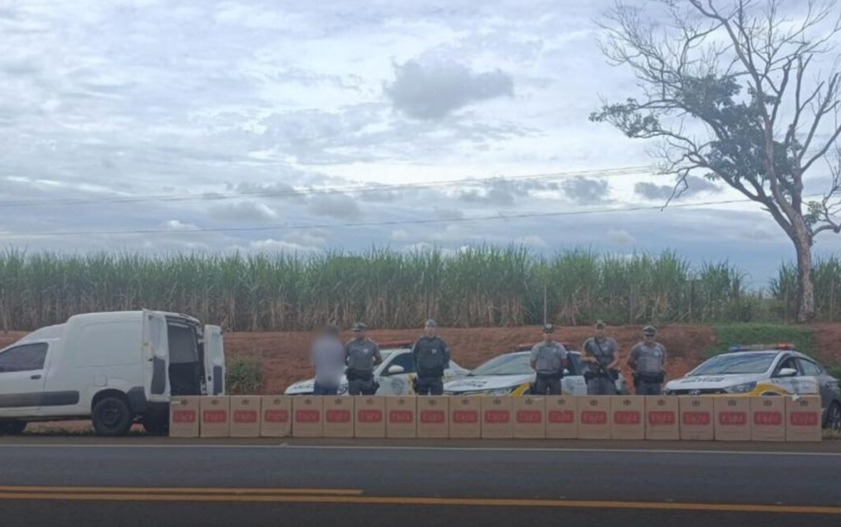 Homem é preso com carga de 10 mil maços de cigarros contrabandeados em Barretos, SP