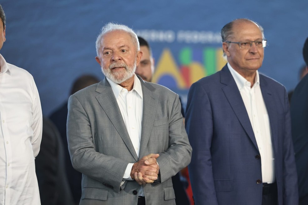 Imagem de arquivo mostra o presidente da República, Luiz Inácio Lula da Silva, e o vice presidente Geraldo Alckmin em visita à sede da Autoridade Portuária de Santos — Foto: Alexsander Ferraz/A Tribuna