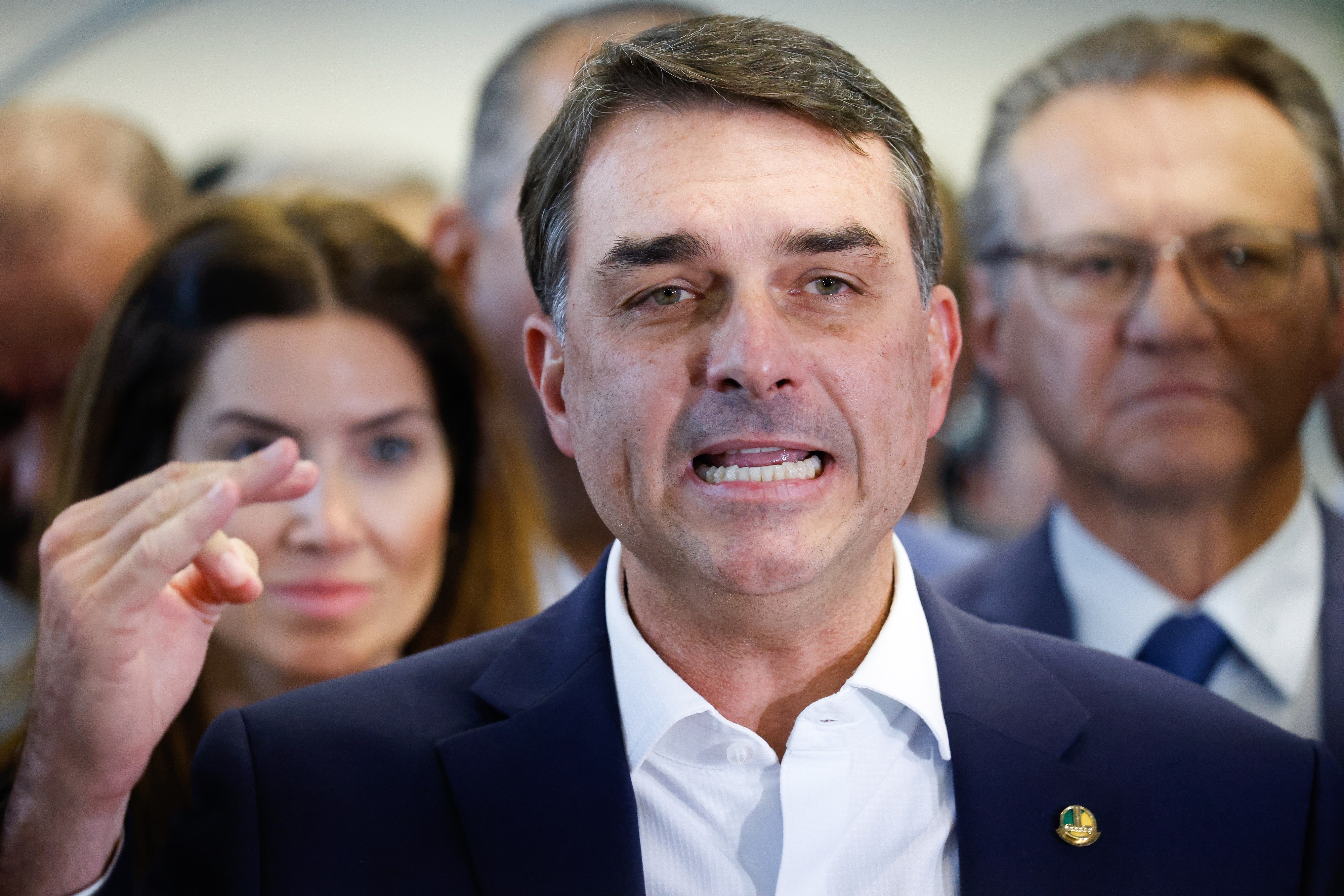 Após crise com Vorcaro, Flávio troca novo coordenador de campanha
