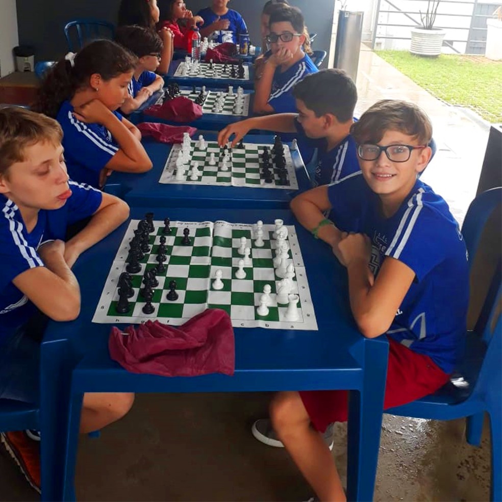 Professor de Cordeiro usa xadrez como ferramenta pedagógica com mais de 300  alunos – SF Notícias