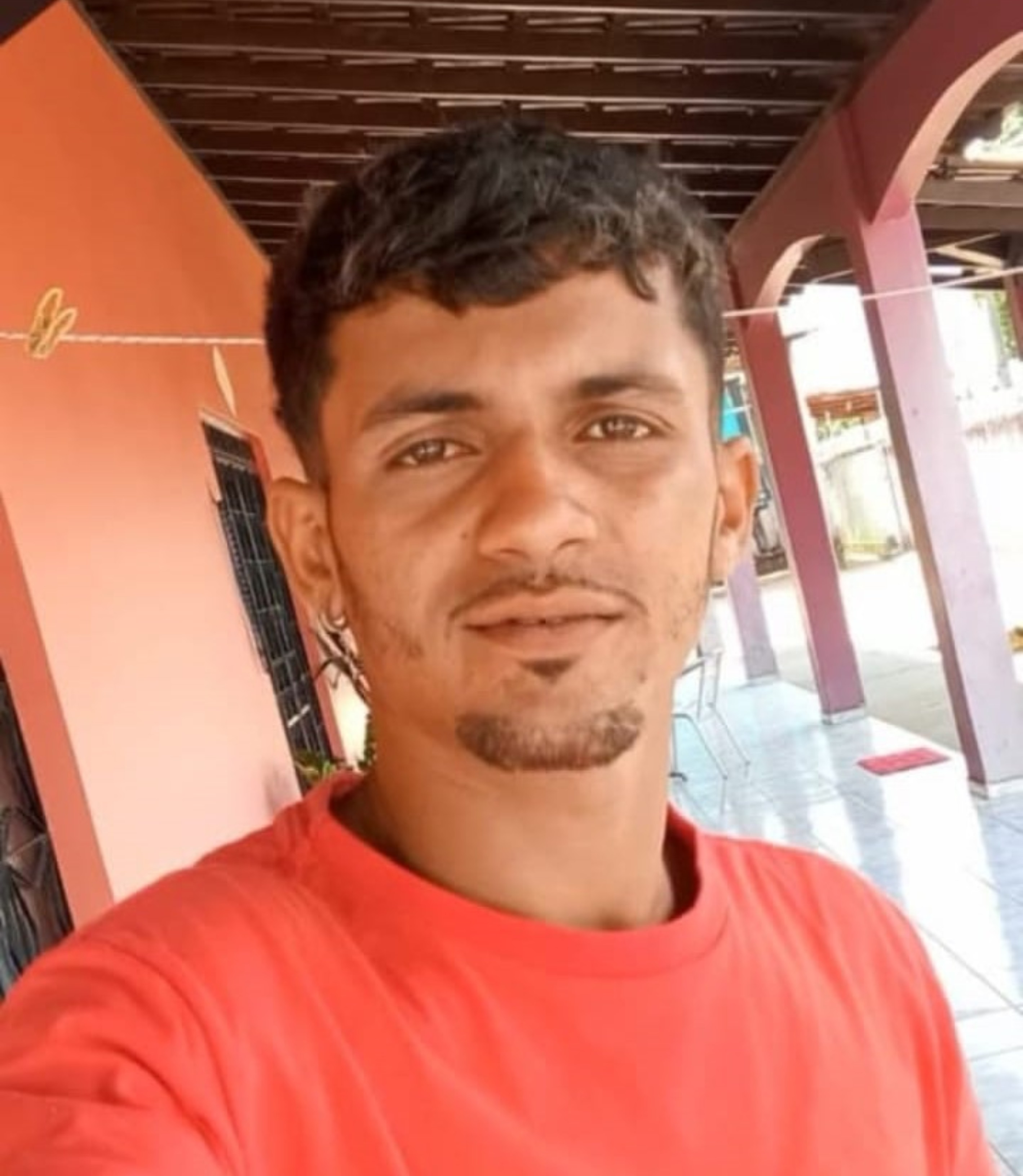 Motociclista morre após sair da estrada e cair em obra de canalização na BR-210, em Roraima