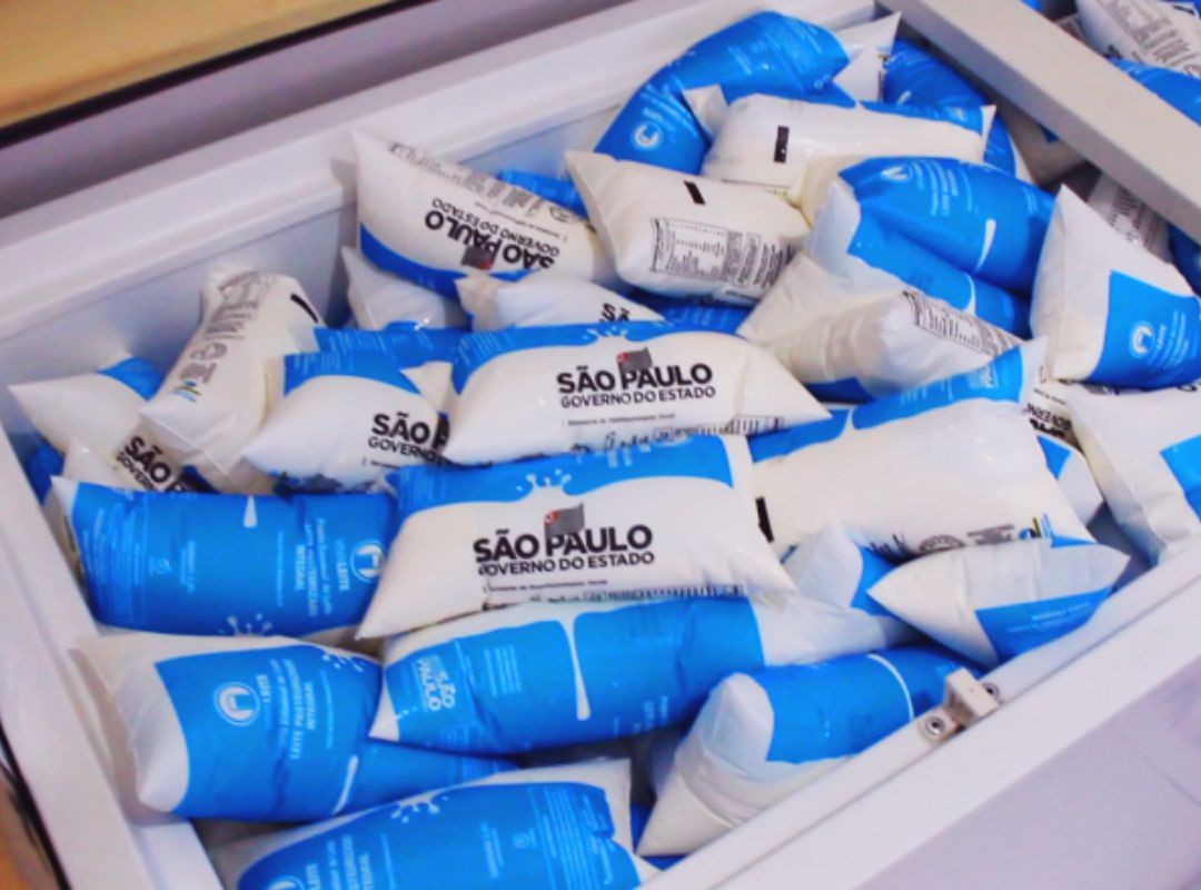 Governo de SP distribui mais de 370 mil litros de leite por mês na Baixada Santista