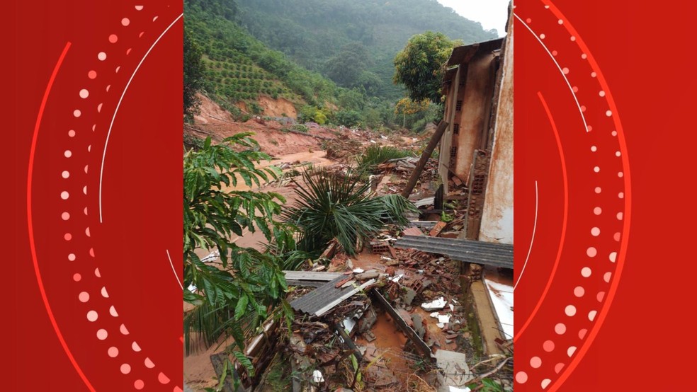 Casa da família de Adair foi atingida por um deslizamento de terra e ficou totalmente destruída em Mimoso do Sul, Espírito Santo — Foto: Reprodução/Redes sociais