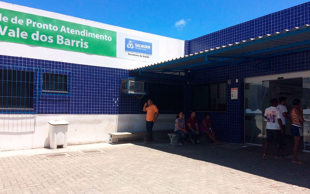 Dois homens são baleados em fila para buscar remédio em unidade de saúde de Salvador 