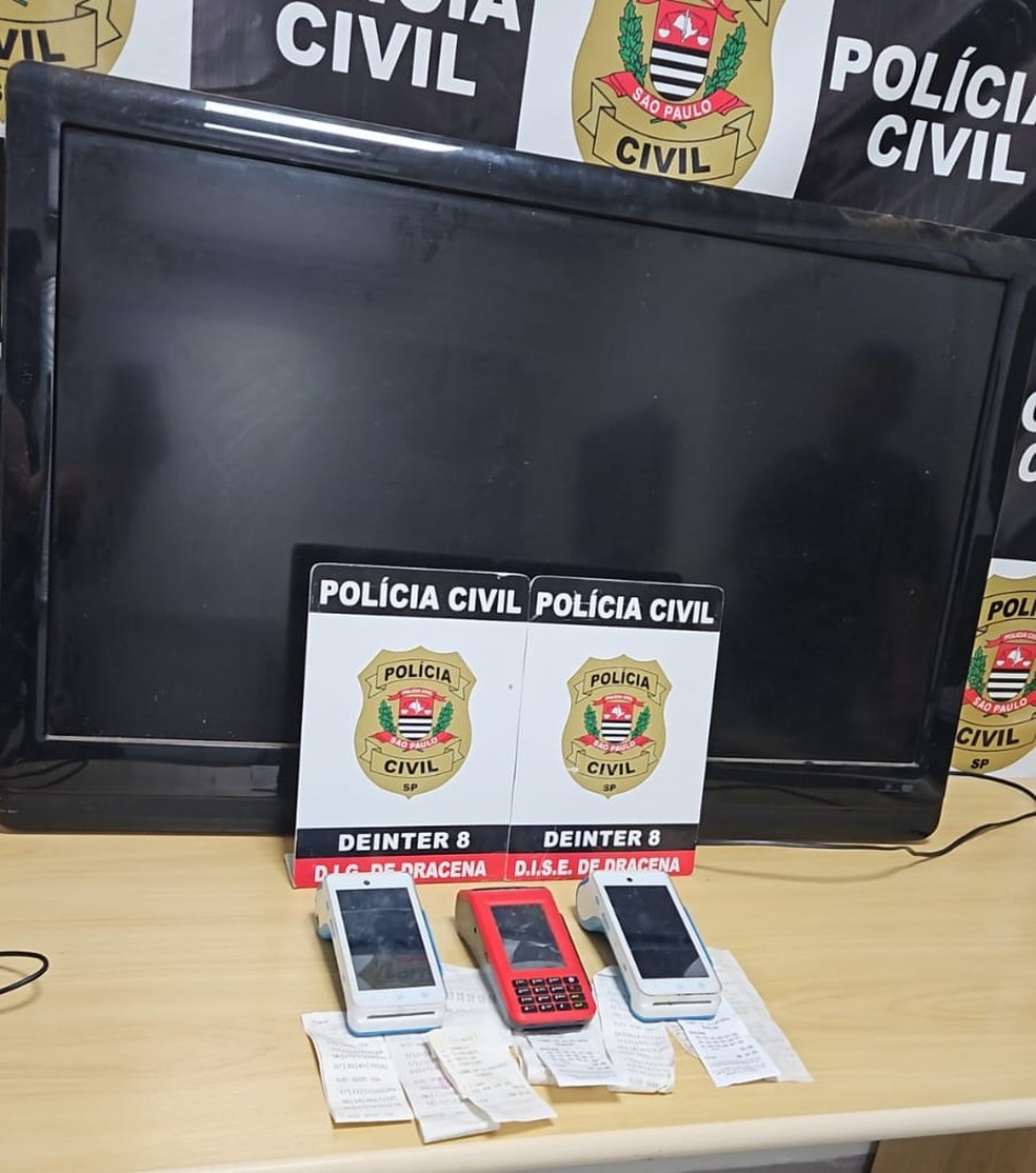 Operação policial apreende máquinas de apostas em dois bares, em Dracena (SP) — Foto: Polícia Civil