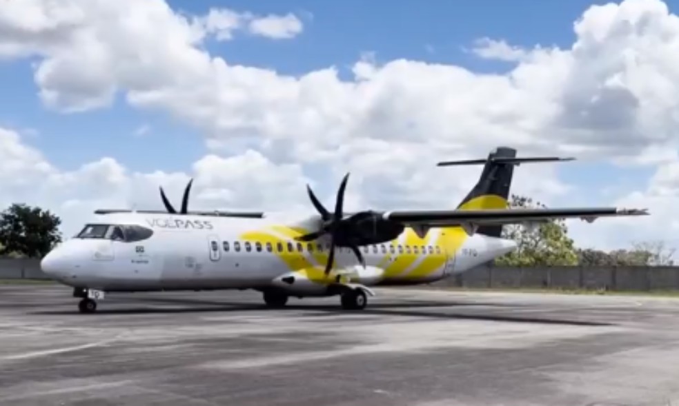 Avião da Voepass Linhas Aéreas, companhia que operava o trajeto Feira de Santana - Salvador — Foto: Taiuri Reis/TV Subaé
