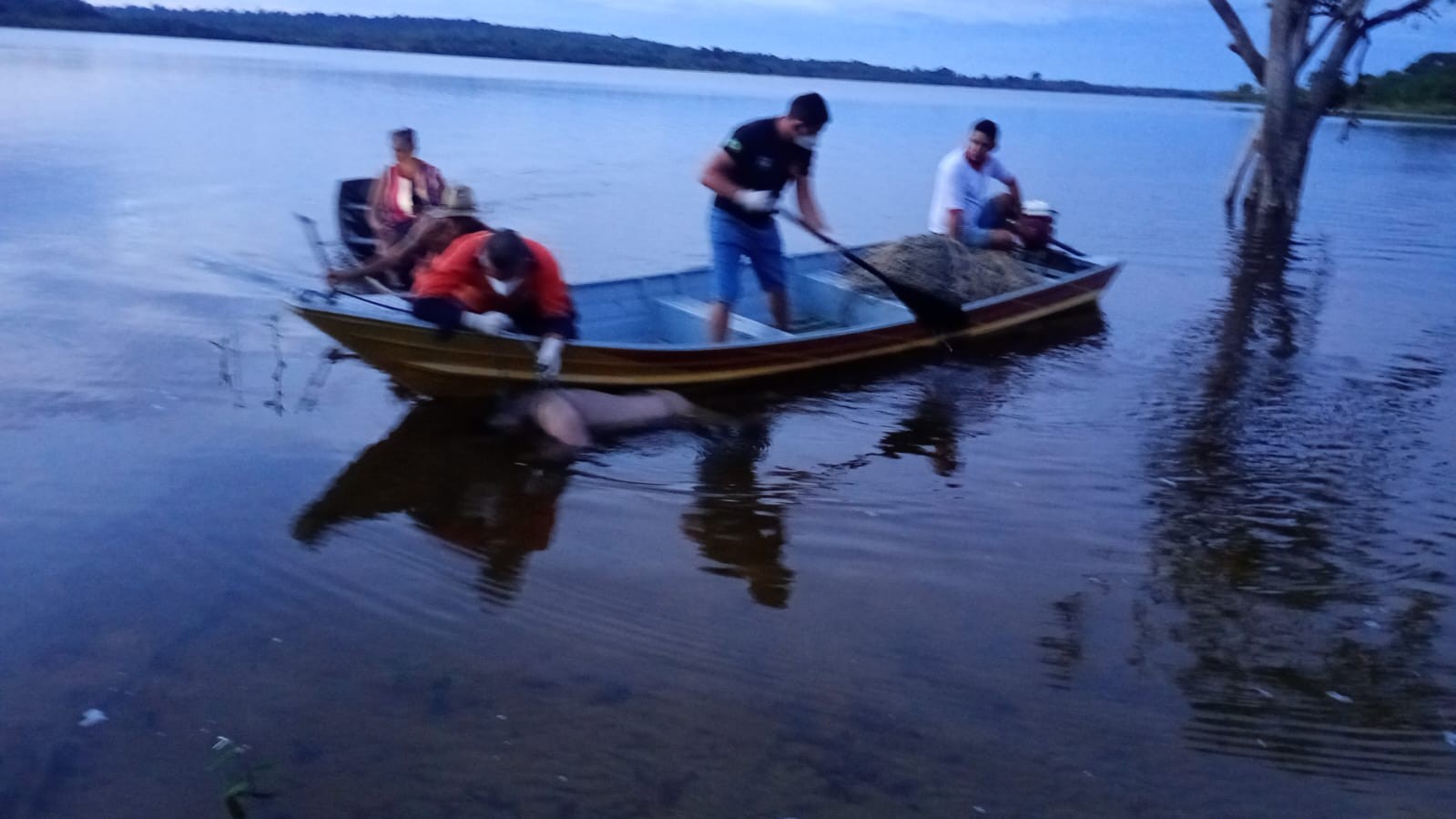 Irmãos naufragam durante pescaria em Oriximiná; corpo de desaparecido é encontrado dois dias depois