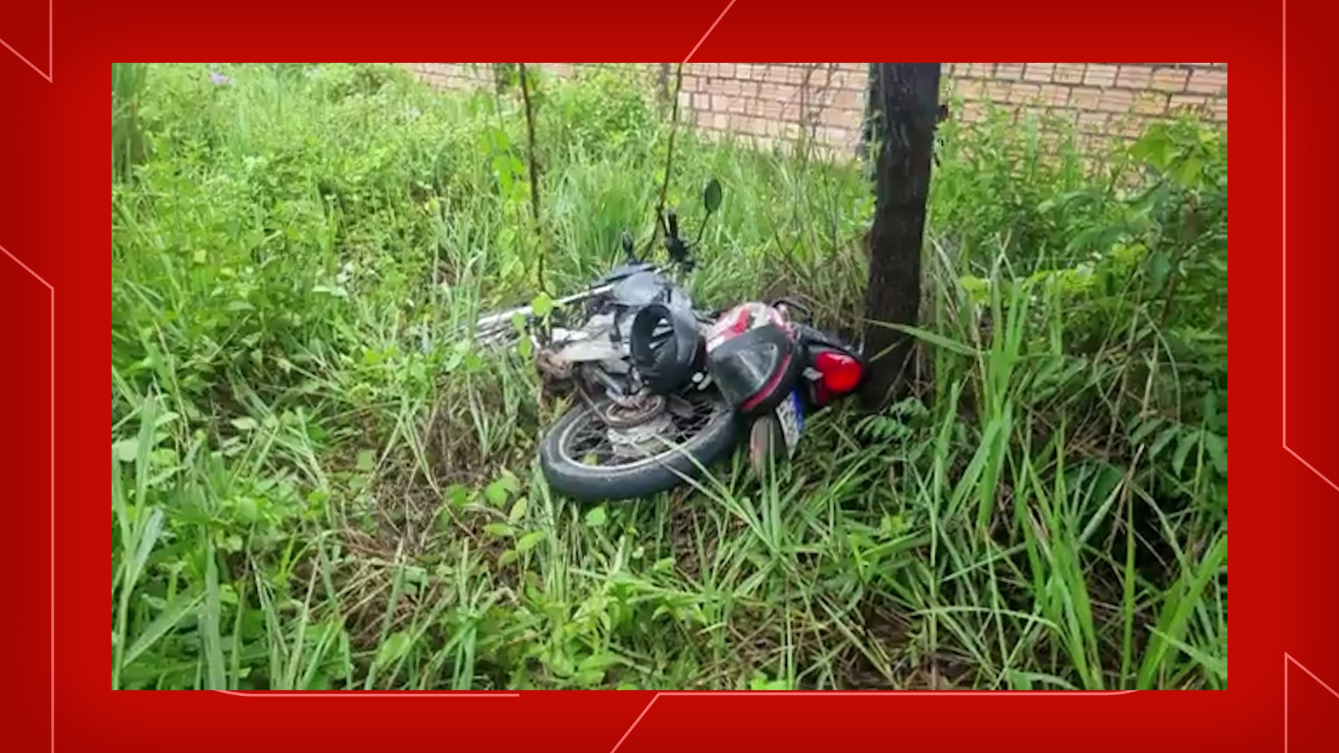Motocicleta roubada é encontrada abandonada em terreno baldio em Santarém