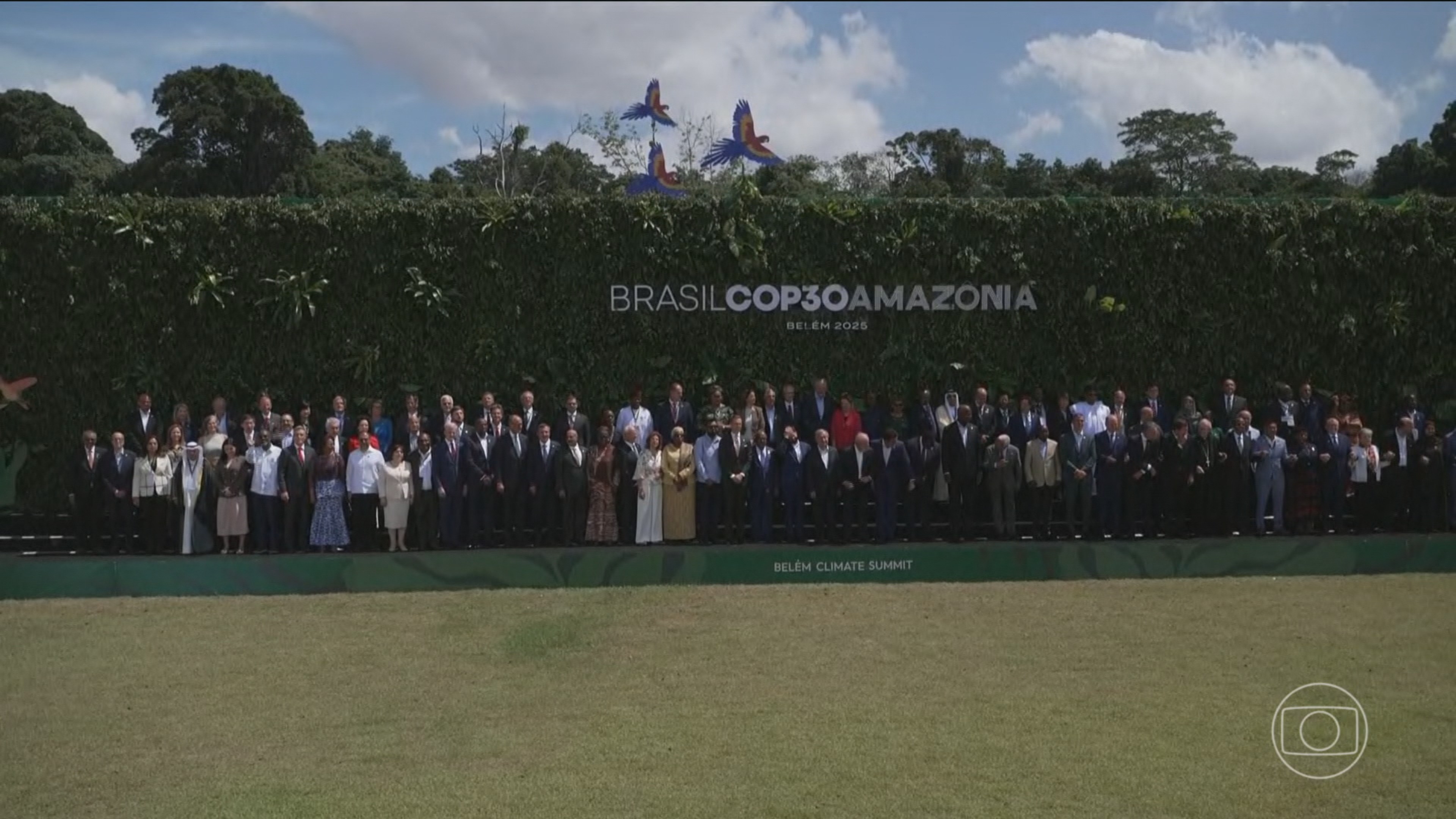 COP30 Bombando! Líderes Mundiais Debatem Mudanças Climáticas, Dinheiro e Energia Limpa