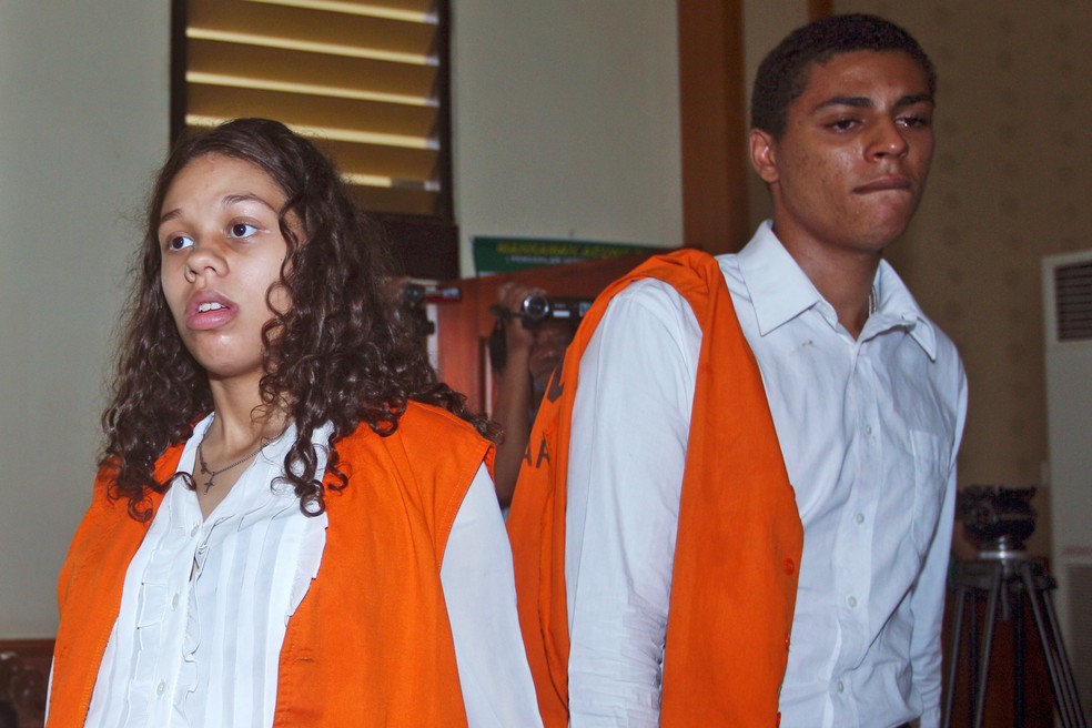 Heather Mack, à esquerda, e seu namorado Tommy Schaefer em 2015 — Foto: AP Photo/Firdia Lisnawati