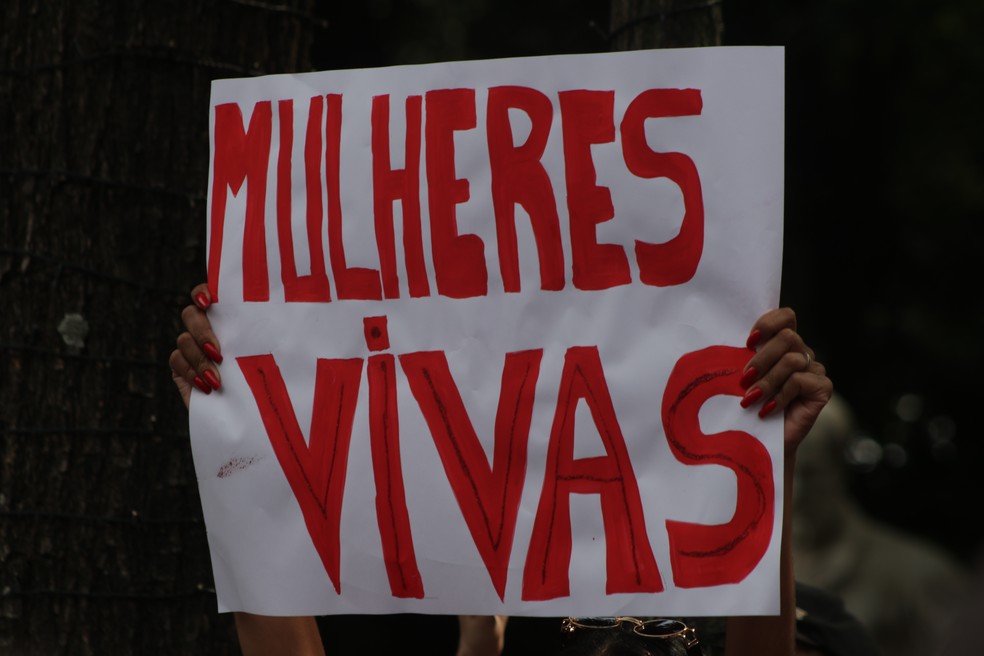 Protesto contra violência às mulheres reúne manifestantes na Avenida Paulista — Foto: ANGéLICA ALVES/FOTOARENA/ESTADÃO CONTEÚDO