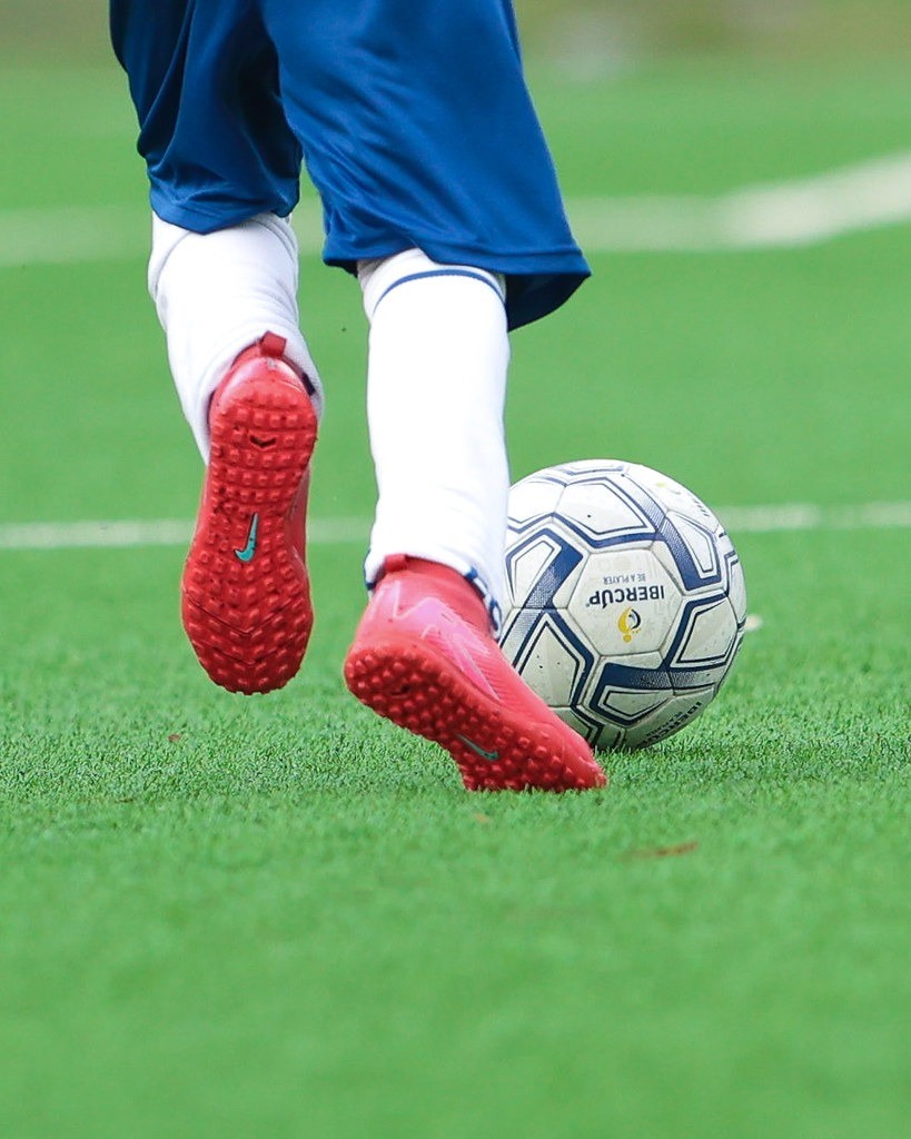 Professor de escolinha de futebol na BA é preso suspeito de aliciar sexualmente adolescentes sob promessa de carreira profissional