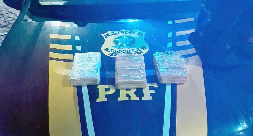 Cocaína é encontrada durante ação educativa da PRF em Ouricuri — Foto: Ascom/PRF
