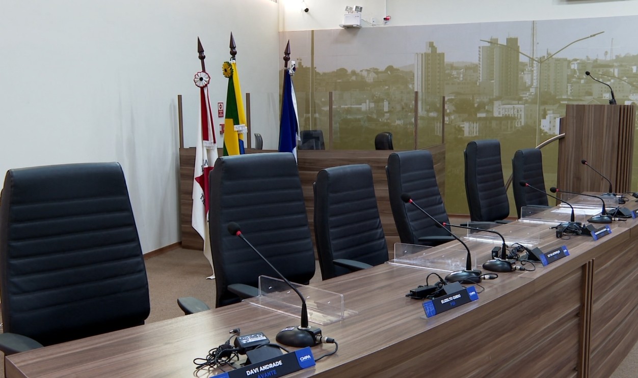Relatório da Câmara aponta prejuízo de mais de R$ 10 milhões em obras da Prefeitura de Pouso Alegre, MG