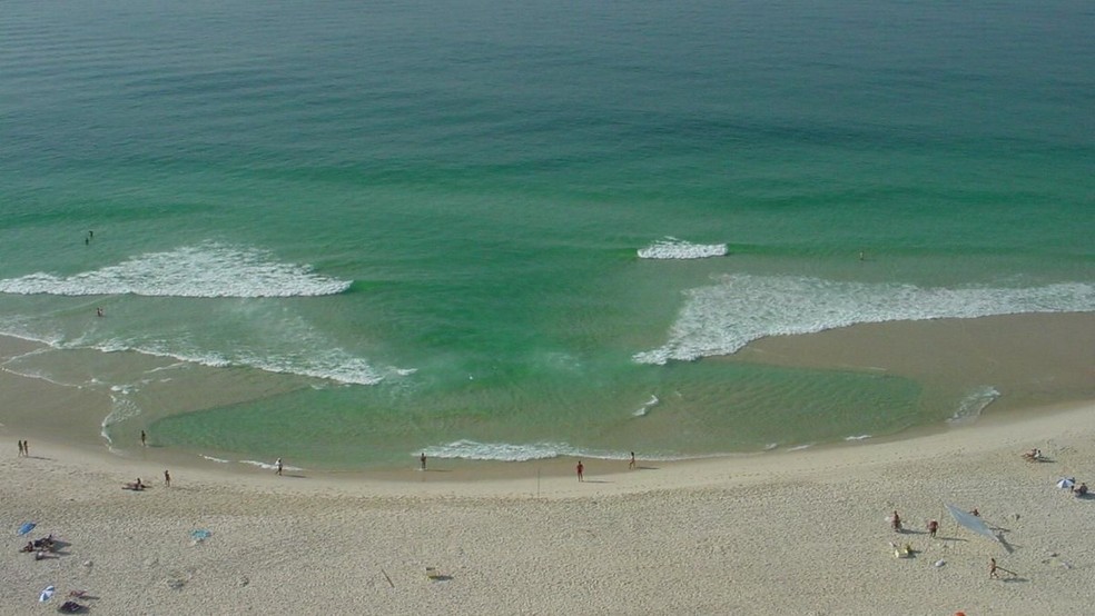Correntes de retorno são uma espécie de 'rio' pelo qual a água que chega na areia retorna para o mar — Foto: David Szpilman / Sobrasa