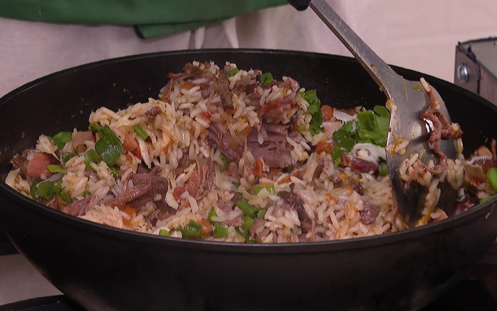 'Barato da Cozinha': aprenda a fazer arroz com fraldinha