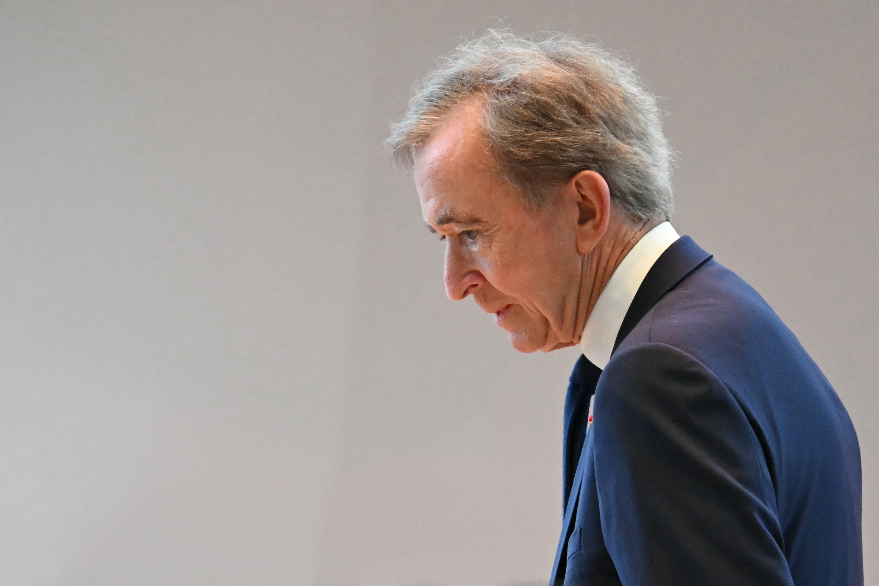 Ex-mais rico do mundo, Arnault perde R$ 58 bilhões em um dia, e chineses têm tudo a ver com isso