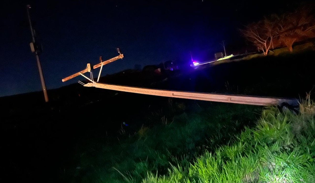 Aproximadamente 2,5 mil moradores ficam sem energia após acidente e queda de poste em Adamantina