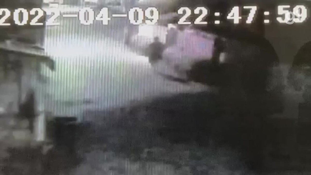 Vídeo mostra suspeito de matar mulher carbonizada deixando local do crime  em Ilhabela (Divulgação/ Polícia Civil)