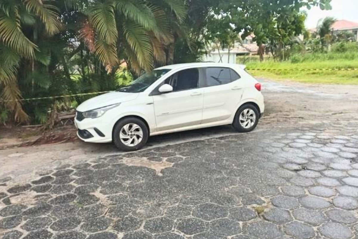 Homem é encontrado morto dentro de carro trancado e parado em via pública no litoral de SP