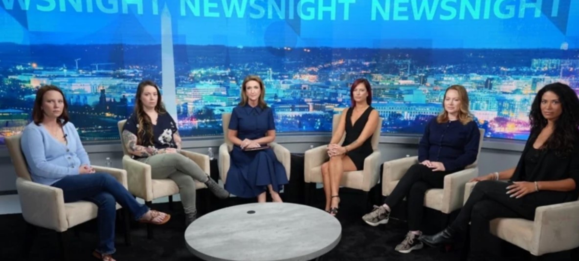 'Ele gostava de ver o medo nos nossos olhos': os relatos de mulheres aliciadas por Epstein à BBC