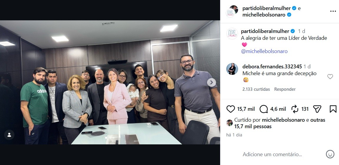 Após saída, PL Mulher faz homenagem com Michelle Bolsonaro de papelão
