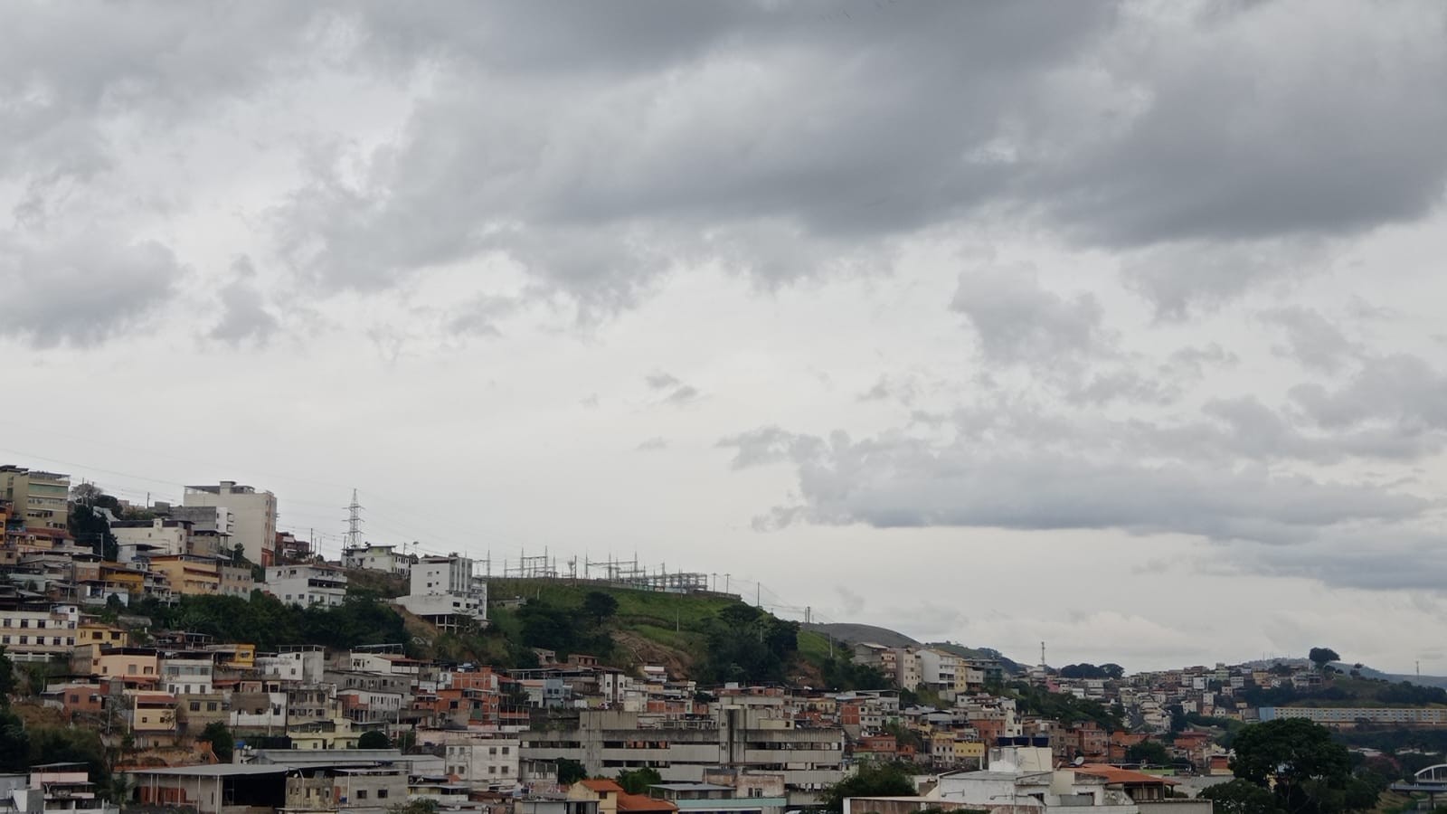 Com mínimas de 6 °C a 10 °C, semana termina com frio intenso e chance de chuva em Juiz de Fora e região 