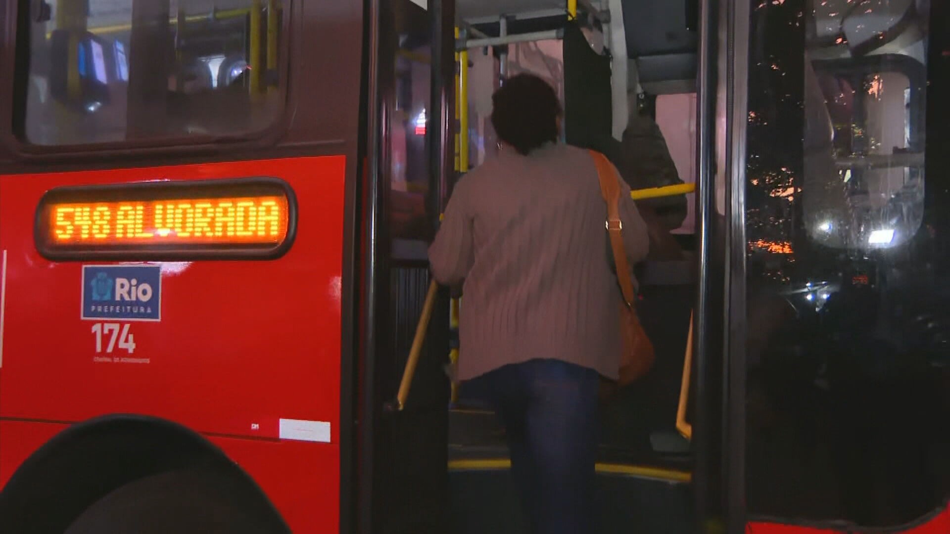 Com Jaé exclusivo, embarques quase triplicam em uma semana, mas passageiros ainda têm dúvidas