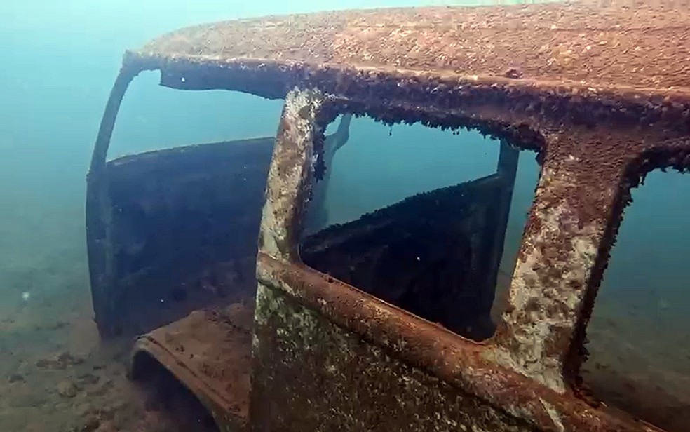 Mergulho com câmera revela cidade 'escondida' em maior lago do Sudeste — Foto: Scubaminas Mergulho