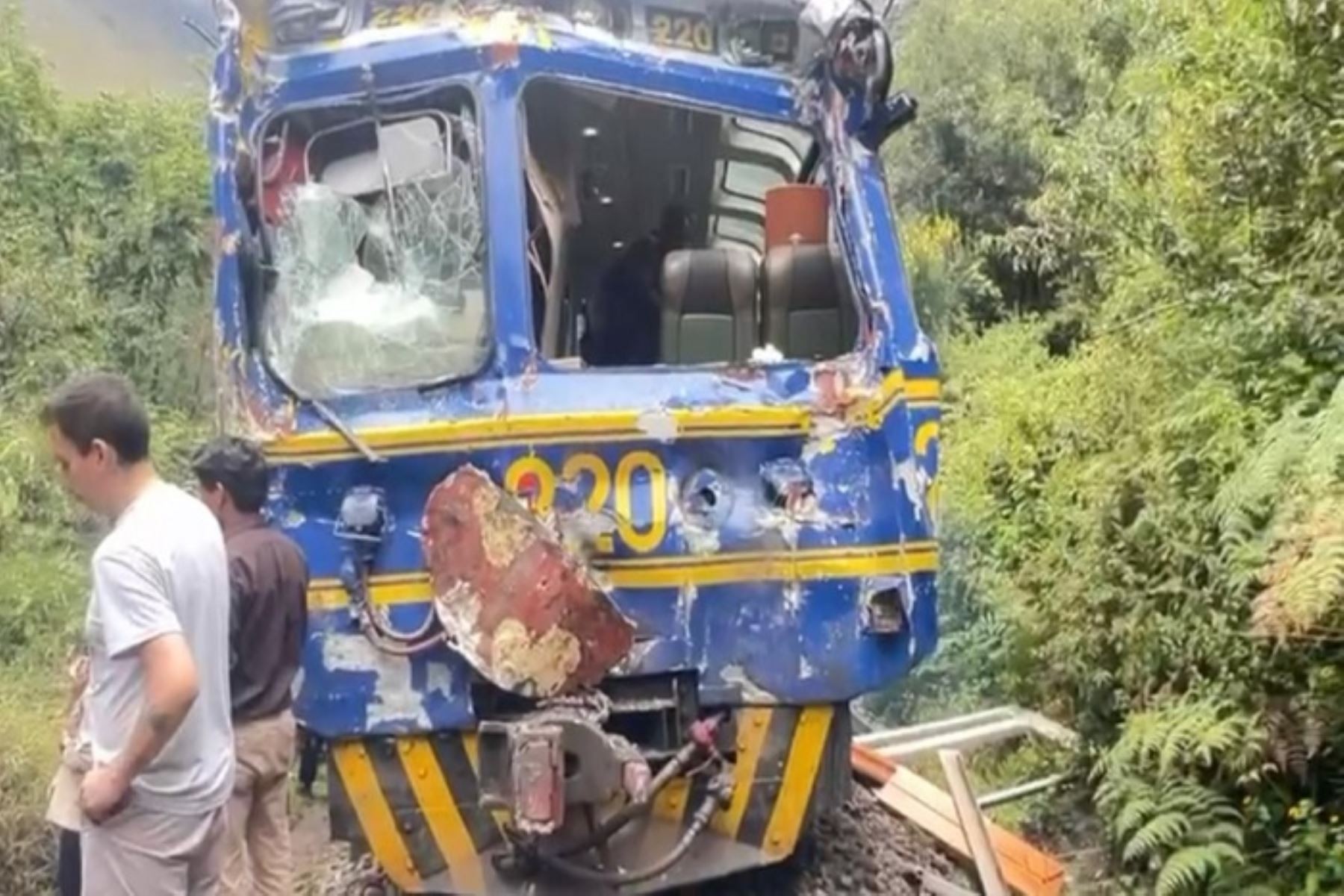 Batida entre trens deixa 1 morto e 30 feridos em rota turística para Machu Picchu, no Peru