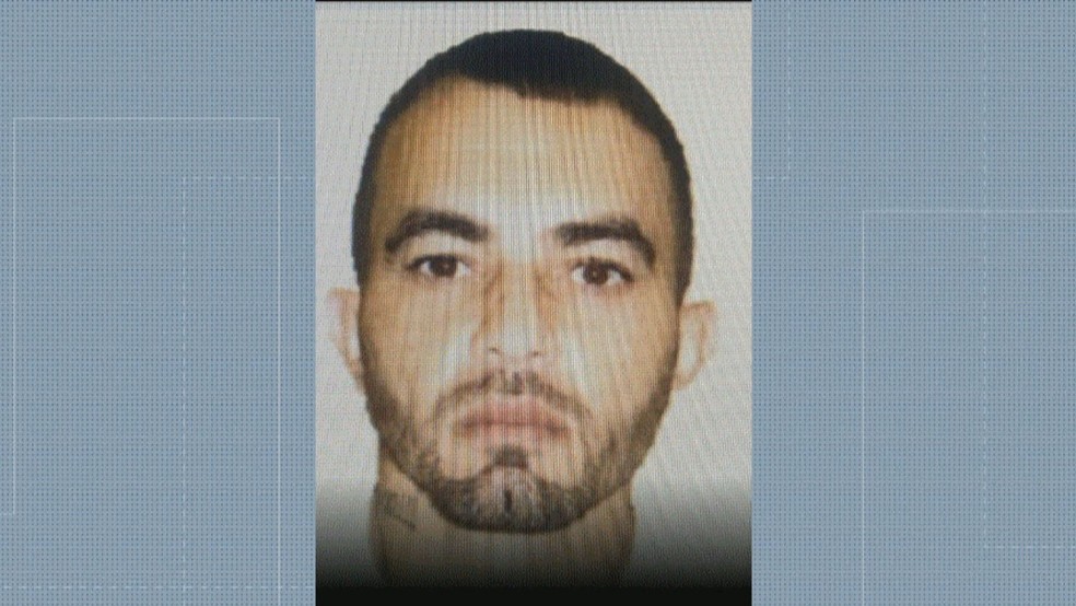 Bruno da Silva Loureiro, o Coronel, é chefe do tráfico de drogas no Muquiço, em Guadalupe — Foto: Reprodução