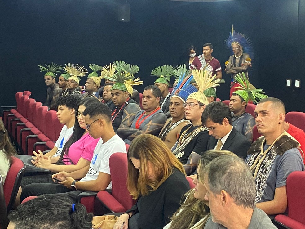 Indígenas Xukuru acompanham julgamento sobre reintegração de posse de terra — Foto: Kleber Xukuru/Divulgação