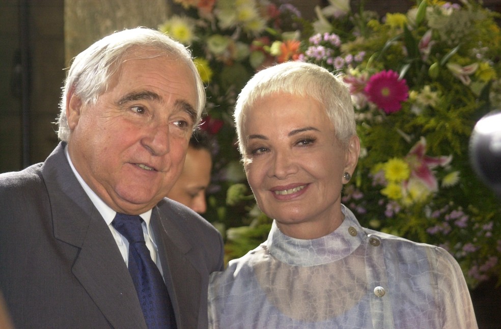Luis Gustavo e Glória Menezes em cena de 'O Beijo do Vampiro' (2002) — Foto: Divulgação/Globo