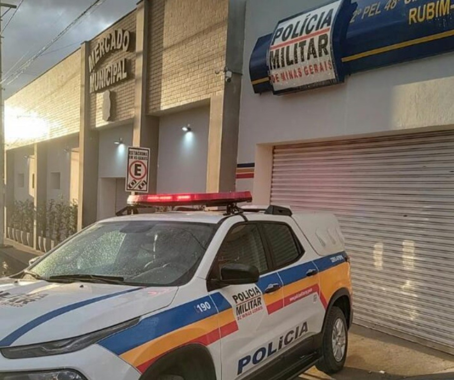 Bebê é encontrada suja e faminta após pais se envolverem em briga na rua, em Rubim
