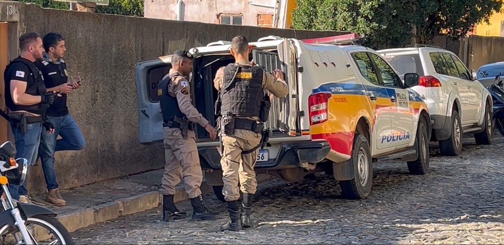 Cinco, dos seis alvos dos mandados de prisão, foram detidos durante a operação em Teófilo Otoni — Foto: Reprodução/Inter TV dos Vales
