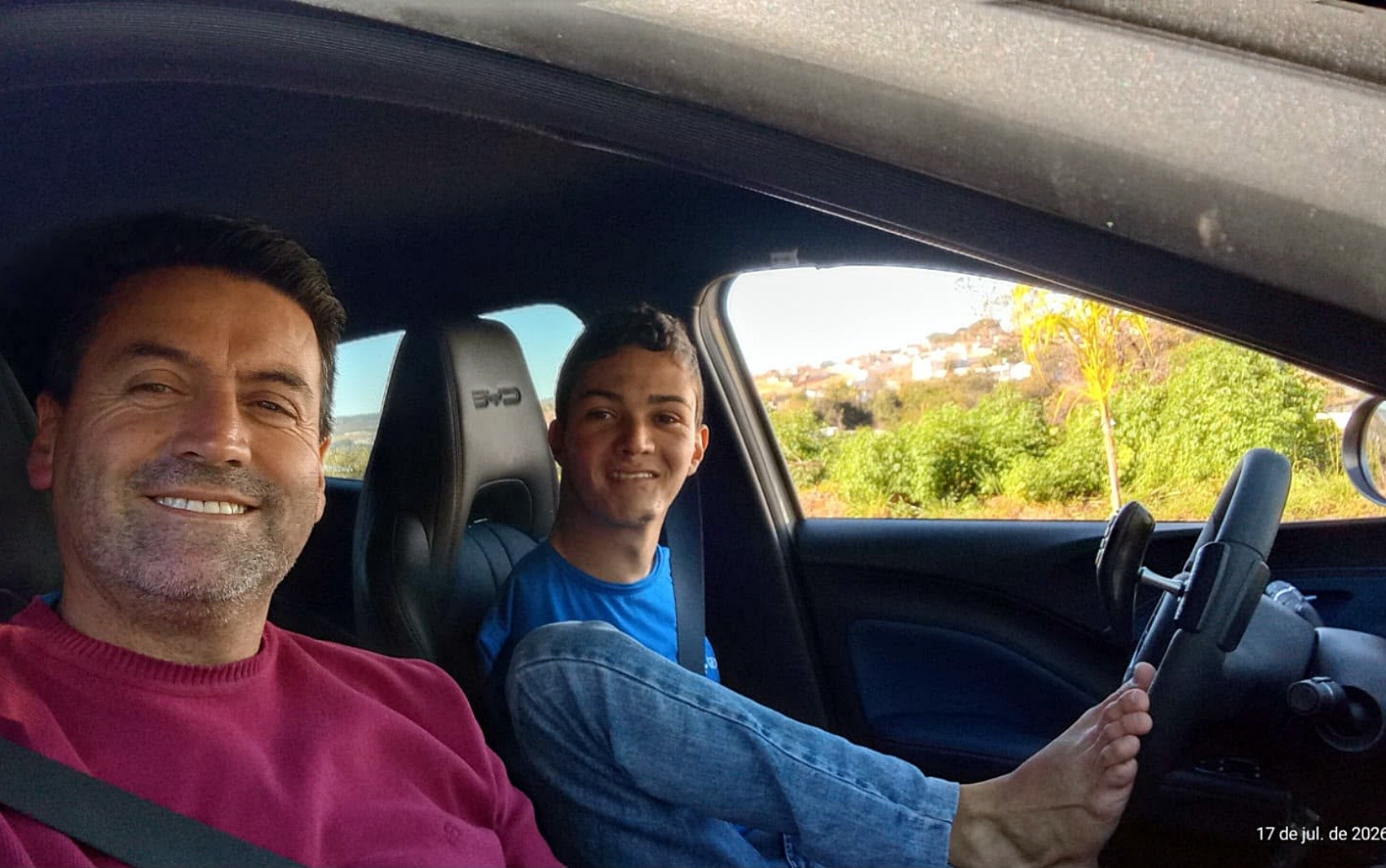 ‘As pessoas ainda estão mal preparadas’: jovem que nasceu sem os braços relata dificuldades para tirar CNH em MG