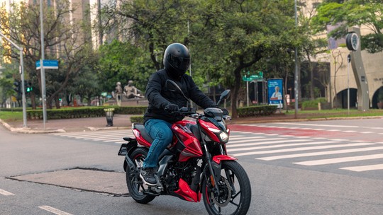 Missão impossível? Bajaj Pulsar chega ao Brasil para roubar uma fatia do reino da Honda CG - Modelo indiano aposta em tecnologia, design e preço competitivo (cerca de R$ 3 mil a menos) para incomodar o veículo mais vendido do Brasil há quase 50 anos.