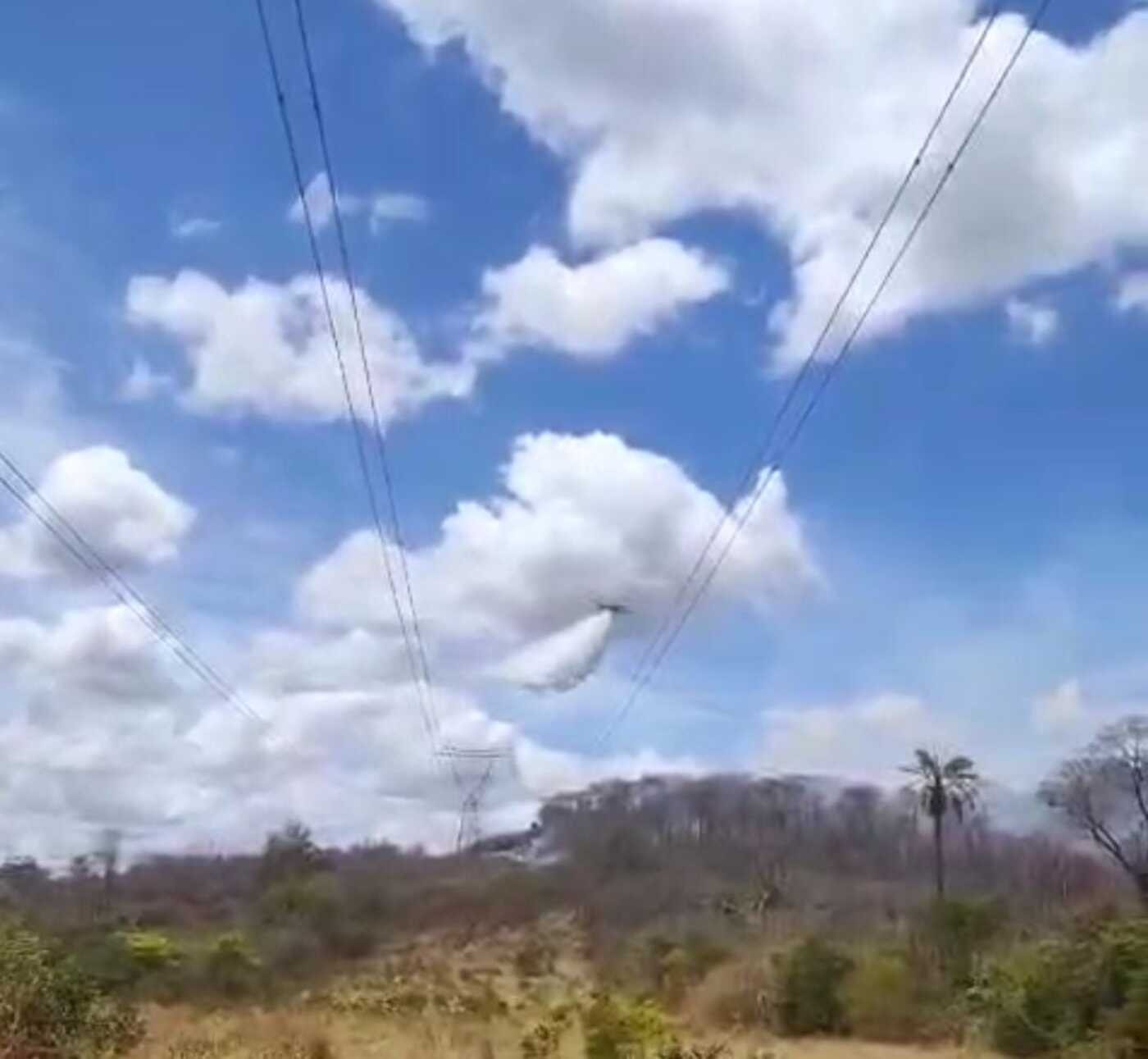 VÍDEO: Aviões são usados no combate a incêndio que atinge parque estadual da Lapa Grande