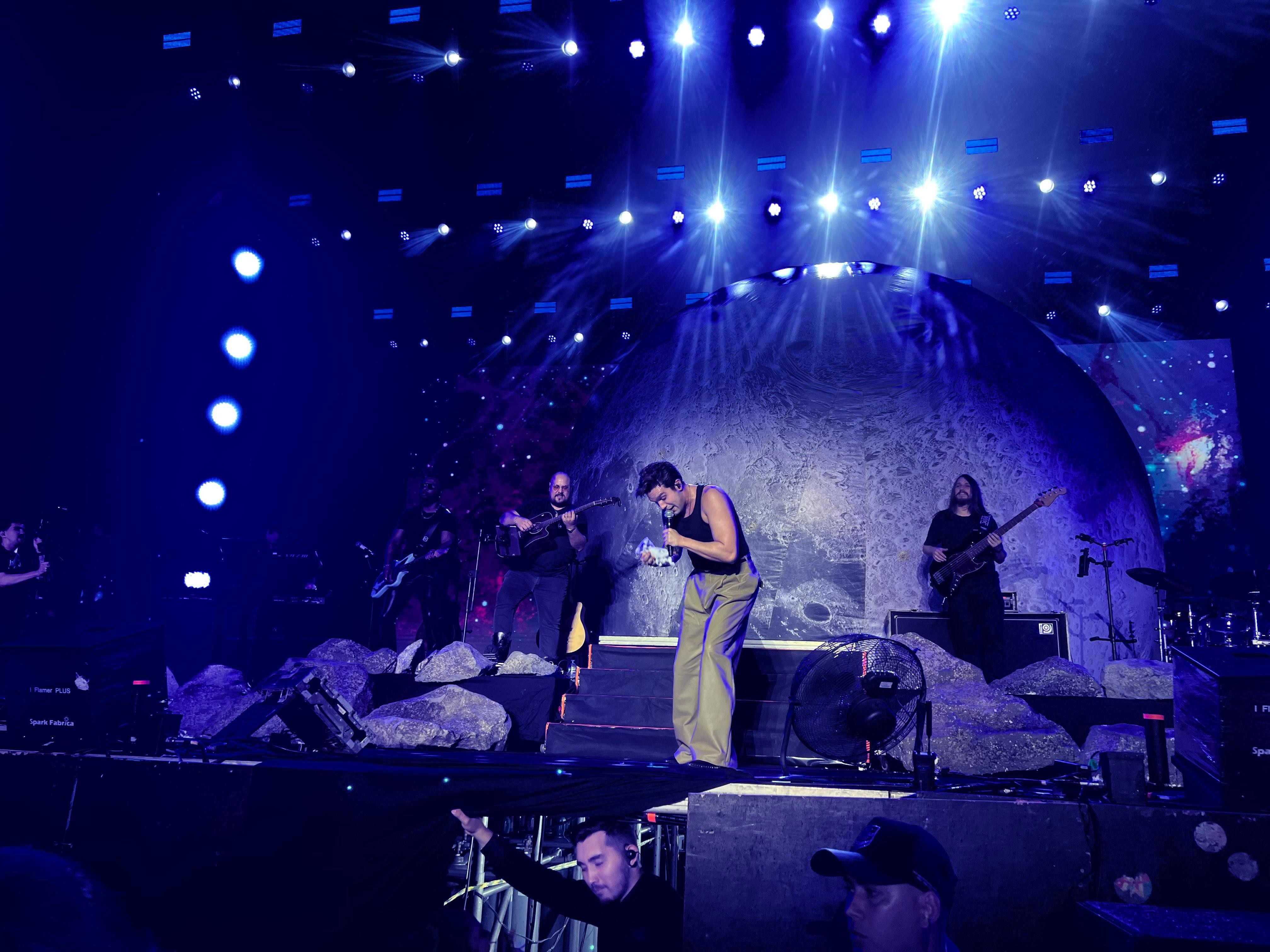 Luan Santana volta ao São João de Campina Grande com show embalado por forró e lua cenográfica: ‘tava morrendo de saudade’