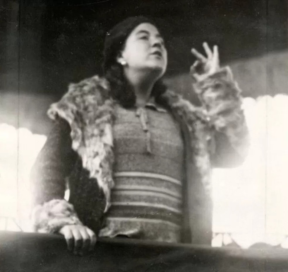 Hildegart com cerca de 16 anos de idade, em um comício socialista em Erandio — Foto: BBC