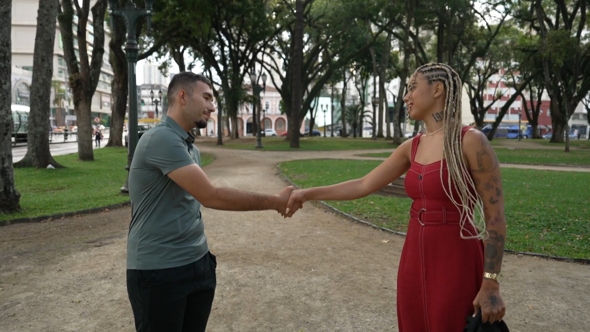 'Nosso laço se encerra aqui': veja reação de jovem que desapareceu no do Pico Paraná em reencontro com amiga que o deixou para trás